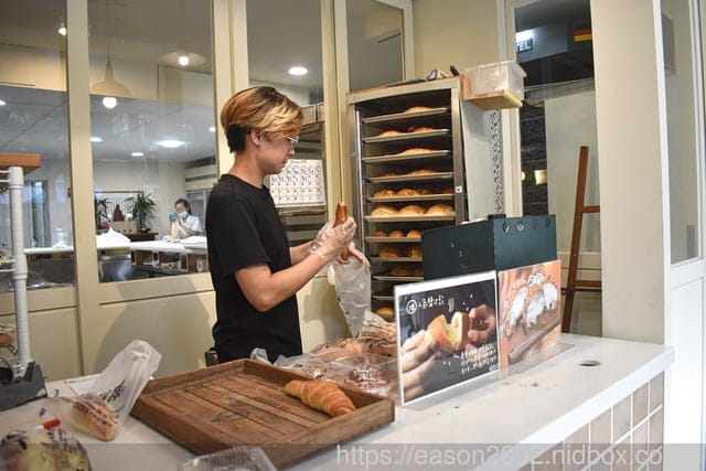 科技大樓美食 | 川雨麵包店 職人手作麵包 香鬆軟 完全不添加化學防腐劑