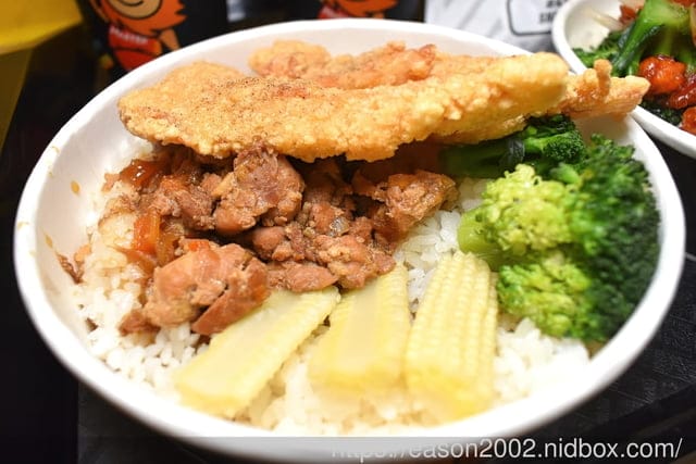 信義吳興商圈美食 | 炸鷄大獅台北醫大店 多達13種口味蓋飯+美味可口的古早味鷄肉魯汁，大師級的平價美食～！！！