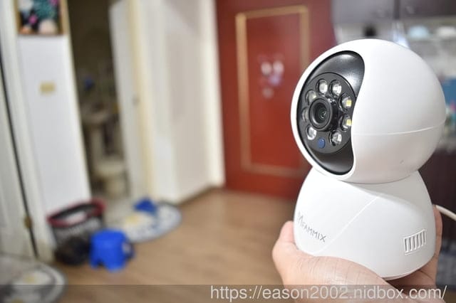居家防護推薦 | 【FAMMIX 菲米斯】XF2 真 2K 400 萬畫素補光 Wi-Fi 旋轉網路攝影機/監視器 高畫質像素和全彩顯示畫面以及全面 AI 偵測性能，為您全天候管好你的居家安全