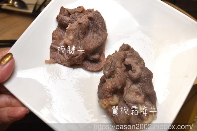 外國人來台必吃的台式火鍋 | 台味十足 桌邊爆炒噴火秀！新北市中和排隊名店 狂一鍋 新莊區插旗