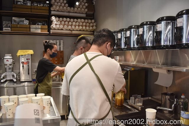 外送首選！全台唯一豆乳奶蓋專賣店 | 侍茶匠（天母芝山店）綿密 細緻 絲滑香濃的豆乳奶蓋 堅持使用漩茶技術 現點現漩杯杯現萃