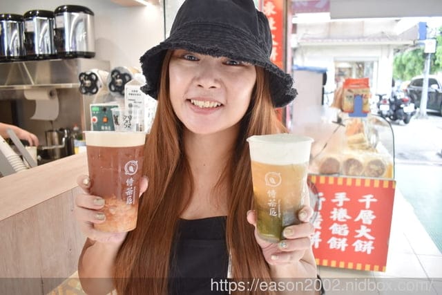 外送首選！全台唯一豆乳奶蓋專賣店 | 侍茶匠（天母芝山店）綿密 細緻 絲滑香濃的豆乳奶蓋 堅持使用漩茶技術 現點現漩杯杯現萃