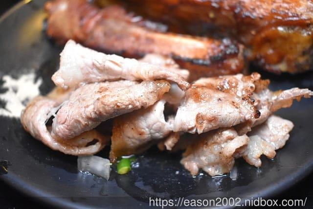 日式炭火燒烤吃到飽推薦 | 神來一爐燒肉永和店 日式炭火燒烤吃到飽 30 種以上新鮮食材隨你挑！15 種配料調製黃金比例獨門沾醬配方 全新搭配超享受！現點現切肉片、草蝦、鱸魚任你點、自助吧冰淇淋、啤酒