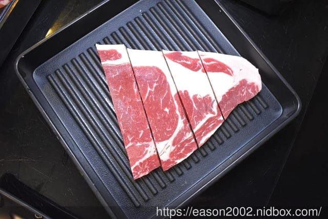 日式炭火燒烤吃到飽推薦 | 神來一爐燒肉永和店 日式炭火燒烤吃到飽 30 種以上新鮮食材隨你挑！15 種配料調製黃金比例獨門沾醬配方 全新搭配超享受！現點現切肉片、草蝦、鱸魚任你點、自助吧冰淇淋、啤酒