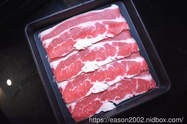 日式炭火燒烤吃到飽推薦 | 神來一爐燒肉永和店 日式炭火燒烤吃到飽 30 種以上新鮮食材隨你挑！15 種配料調製黃金比例獨門沾醬配方 全新搭配超享受！現點現切肉片、草蝦、鱸魚任你點、自助吧冰淇淋、啤酒