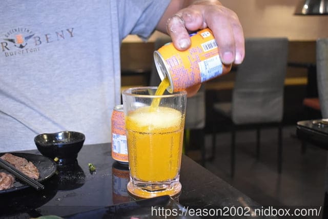 日式炭火燒烤吃到飽推薦 | 神來一爐燒肉永和店 日式炭火燒烤吃到飽 30 種以上新鮮食材隨你挑！15 種配料調製黃金比例獨門沾醬配方 全新搭配超享受！現點現切肉片、草蝦、鱸魚任你點、自助吧冰淇淋、啤酒