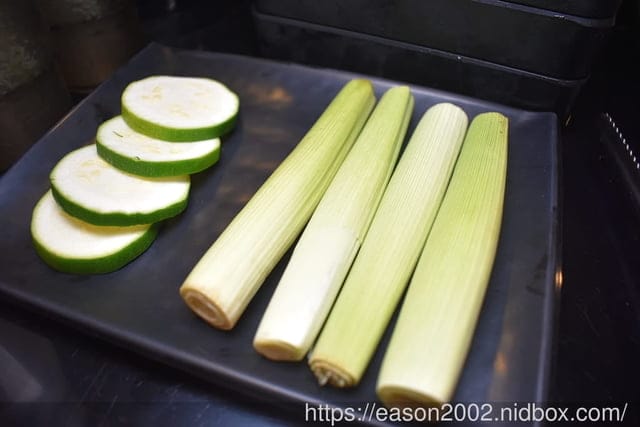 日式炭火燒烤吃到飽推薦 | 神來一爐燒肉永和店 日式炭火燒烤吃到飽 30 種以上新鮮食材隨你挑！15 種配料調製黃金比例獨門沾醬配方 全新搭配超享受！現點現切肉片、草蝦、鱸魚任你點、自助吧冰淇淋、啤酒