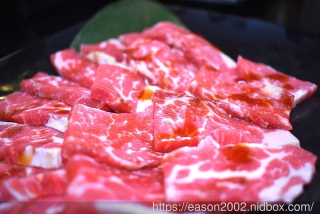 日式炭火燒烤吃到飽推薦 | 神來一爐燒肉永和店 日式炭火燒烤吃到飽 30 種以上新鮮食材隨你挑！15 種配料調製黃金比例獨門沾醬配方 全新搭配超享受！現點現切肉片、草蝦、鱸魚任你點、自助吧冰淇淋、啤酒
