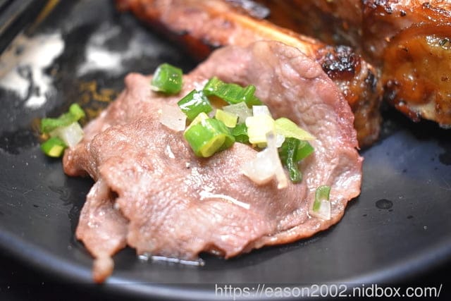 日式炭火燒烤吃到飽推薦 | 神來一爐燒肉永和店 日式炭火燒烤吃到飽 30 種以上新鮮食材隨你挑！15 種配料調製黃金比例獨門沾醬配方 全新搭配超享受！現點現切肉片、草蝦、鱸魚任你點、自助吧冰淇淋、啤酒