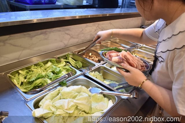 桃園、林口韓式燒肉推薦 | 豬對有燒烤吃到飽 林口文化店 不分平假日全時段 NT$439/1人燒肉吃到飽 自助式無限量供應 新鮮食材 飲料吧 冰淇淋 爆米花 韓式開胃小菜 熟食區