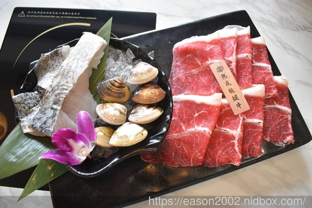 桃園新開幕火鍋推薦 | 全新火鍋品牌【涮金鍋和風涮涮鍋】特別嚴選黃金雞熬雞湯為湯底的雞湯火鍋 誰說吃火鍋不能喝湯！？ 蔬食自助吧 飲料吧 無限量供應