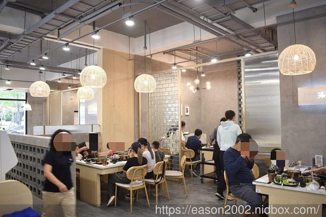 桃園新開幕火鍋推薦 | 全新火鍋品牌【涮金鍋和風涮涮鍋】特別嚴選黃金雞熬雞湯為湯底的雞湯火鍋 誰說吃火鍋不能喝湯！？ 蔬食自助吧 飲料吧 無限量供應