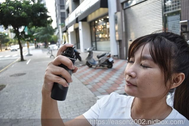 柏瑞美定粧噴霧好用嗎！？ | 妝前、妝後都可以使用的PRAMY柏瑞美國際版 無酒精、低敏配方 還能隨身攜帶，維持整日完美妝效