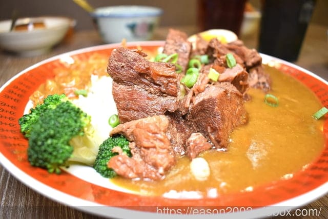 板橋捷運平價美食 | 小吉咖哩 新菜單上市 免費加飯加麵加咖哩