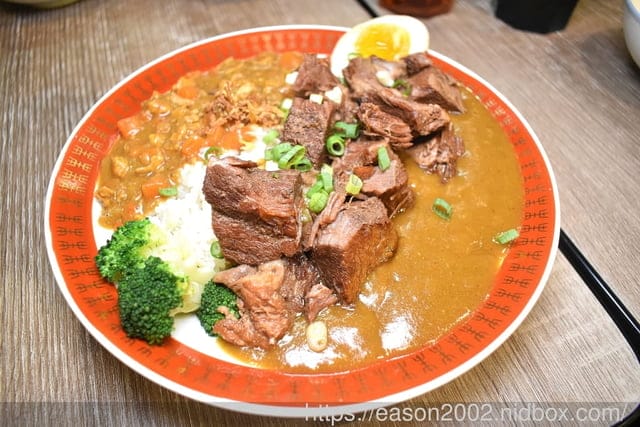 板橋捷運平價美食 | 小吉咖哩 新菜單上市 免費加飯加麵加咖哩