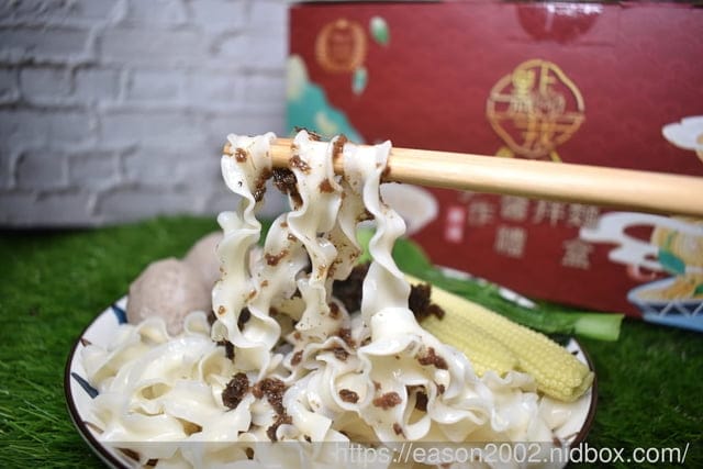 彰化伴手禮推薦-饗禮點我  | 饗禮點我·送禮選我 彰化關廟麵+香菇香椿醬 堅持日曬，麵條口感就是彈牙 堅持手抄，零味精、零防腐劑，健康無負擔
