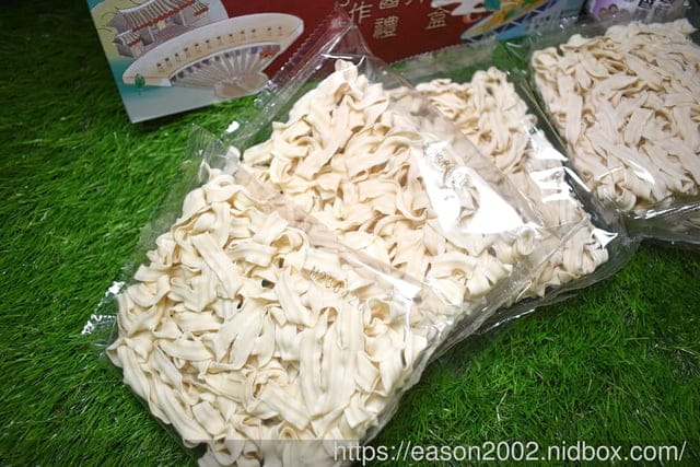 彰化伴手禮推薦-饗禮點我  | 饗禮點我·送禮選我 彰化關廟麵+香菇香椿醬 堅持日曬，麵條口感就是彈牙 堅持手抄，零味精、零防腐劑，健康無負擔