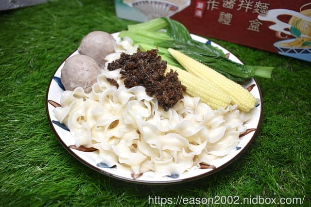 彰化伴手禮推薦-饗禮點我  | 饗禮點我·送禮選我 彰化關廟麵+香菇香椿醬 堅持日曬，麵條口感就是彈牙 堅持手抄，零味精、零防腐劑，健康無負擔