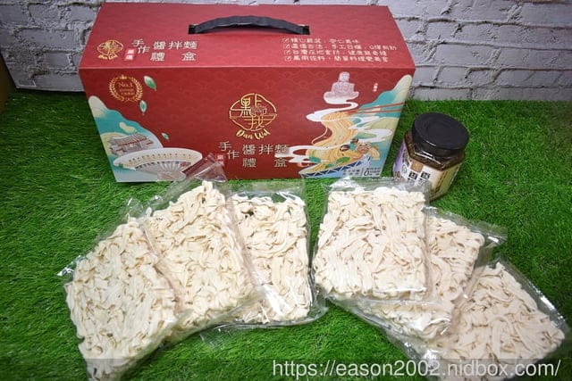 彰化伴手禮推薦-饗禮點我  | 饗禮點我·送禮選我 彰化關廟麵+香菇香椿醬 堅持日曬，麵條口感就是彈牙 堅持手抄，零味精、零防腐劑，健康無負擔