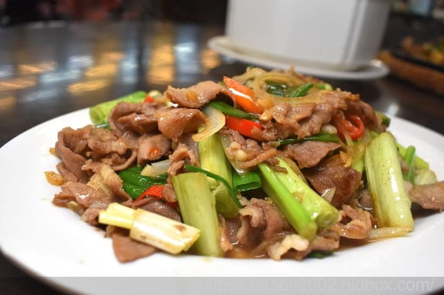 宜蘭窯烤雞推薦 | 宜蘭百匯窯烤雞餐廳/二連霸榮獲十大好食餐廳 濃郁薰香窯烤雞，肉質鮮嫩不乾柴 人氣美食 五更腸旺 二度得獎關鍵