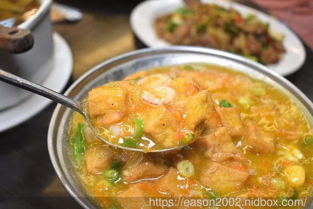 宜蘭窯烤雞推薦 | 宜蘭百匯窯烤雞餐廳/二連霸榮獲十大好食餐廳 濃郁薰香窯烤雞，肉質鮮嫩不乾柴 人氣美食 五更腸旺 二度得獎關鍵