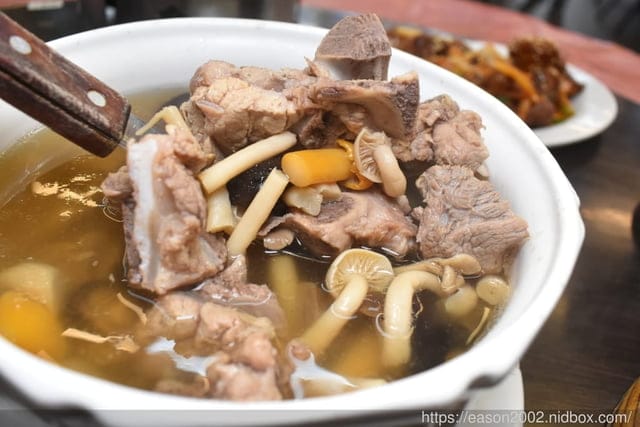 宜蘭窯烤雞推薦 | 宜蘭百匯窯烤雞餐廳/二連霸榮獲十大好食餐廳 濃郁薰香窯烤雞，肉質鮮嫩不乾柴 人氣美食 五更腸旺 二度得獎關鍵