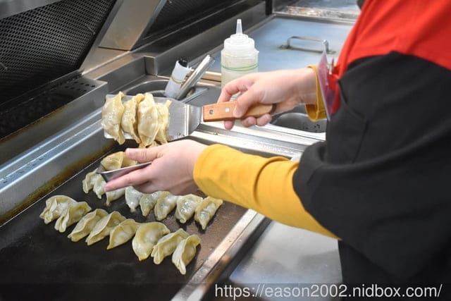 台北美食 | 虎記餃子世貿店 脆皮煎餃+拉麵 中華擔擔麵 輕鬆價格體驗日本中華食堂文化