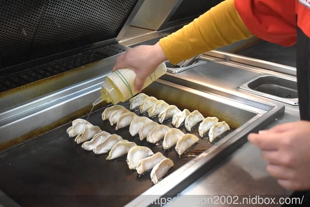 台北美食 | 虎記餃子世貿店 脆皮煎餃+拉麵 中華擔擔麵 輕鬆價格體驗日本中華食堂文化