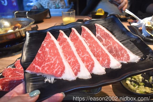 桃園燒肉吃到飽餐廳推薦 | 伍將日式燒肉火鍋吃到飽-南崁店 最低只要NT$698 就可以享受精緻燒肉、火鍋自助吧、飲料吧、冰淇淋吧（Cold Stone、卡比索）、甜點櫃、熟食區、啤酒暢飲 無限量供應