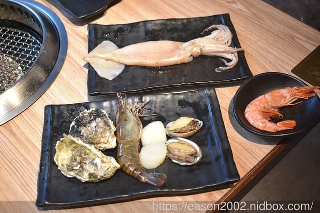 桃園燒肉吃到飽餐廳推薦 | 伍將日式燒肉火鍋吃到飽-南崁店 最低只要NT$698 就可以享受精緻燒肉、火鍋自助吧、飲料吧、冰淇淋吧（Cold Stone、卡比索）、甜點櫃、熟食區、啤酒暢飲 無限量供應
