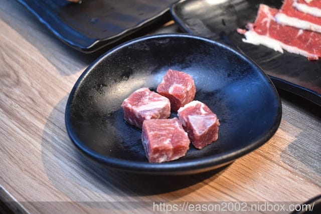 桃園燒肉吃到飽餐廳推薦 | 伍將日式燒肉火鍋吃到飽-南崁店 最低只要NT$698 就可以享受精緻燒肉、火鍋自助吧、飲料吧、冰淇淋吧（Cold Stone、卡比索）、甜點櫃、熟食區、啤酒暢飲 無限量供應