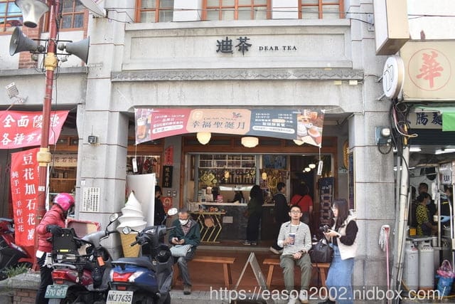 全台首創奶酥奶蓋 迪茶迪化店 | 大稻埕必喝手搖！全台第一家！可以喝的奶酥麵包搭配清爽四季春，經典四層口感超特別！