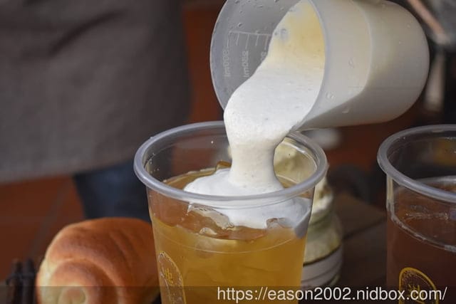 全台首創奶酥奶蓋 迪茶迪化店 | 大稻埕必喝手搖！全台第一家！可以喝的奶酥麵包搭配清爽四季春，經典四層口感超特別！