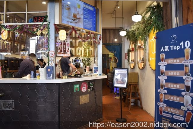 全台首創奶酥奶蓋 迪茶迪化店 | 大稻埕必喝手搖！全台第一家！可以喝的奶酥麵包搭配清爽四季春，經典四層口感超特別！