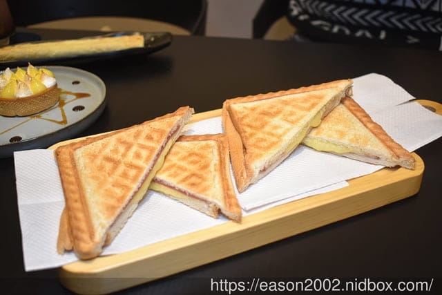 台中西屯區 精品咖啡 手作甜點 | 湮云 Lostcloud Cafe 復古收音機的主題咖啡廳 安靜舒適的空間，合適讀書、聊天、辦公、洽談工作、公司行號包場開會