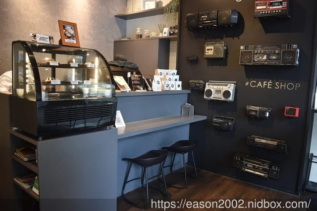 台中西屯區 精品咖啡 手作甜點 | 湮云 Lostcloud Cafe 復古收音機的主題咖啡廳 安靜舒適的空間，合適讀書、聊天、辦公、洽談工作、公司行號包場開會