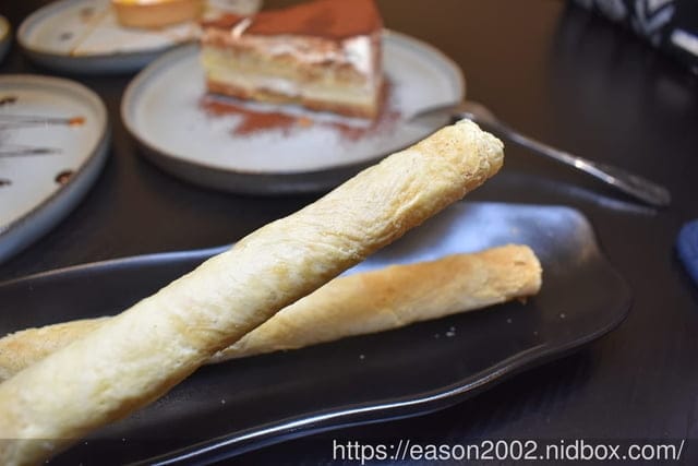 台中西屯區 精品咖啡 手作甜點 | 湮云 Lostcloud Cafe 復古收音機的主題咖啡廳 安靜舒適的空間，合適讀書、聊天、辦公、洽談工作、公司行號包場開會