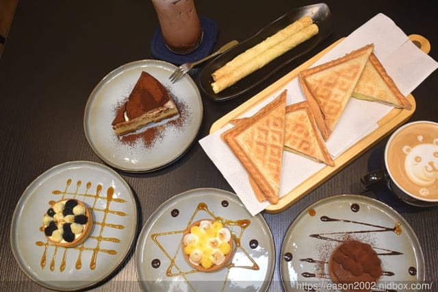 台中西屯區 精品咖啡 手作甜點 | 湮云 Lostcloud Cafe 復古收音機的主題咖啡廳 安靜舒適的空間，合適讀書、聊天、辦公、洽談工作、公司行號包場開會