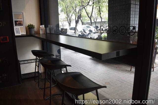 台中西屯區 精品咖啡 手作甜點 | 湮云 Lostcloud Cafe 復古收音機的主題咖啡廳 安靜舒適的空間，合適讀書、聊天、辦公、洽談工作、公司行號包場開會