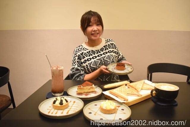 台中西屯區 精品咖啡 手作甜點 | 湮云 Lostcloud Cafe 復古收音機的主題咖啡廳 安靜舒適的空間，合適讀書、聊天、辦公、洽談工作、公司行號包場開會