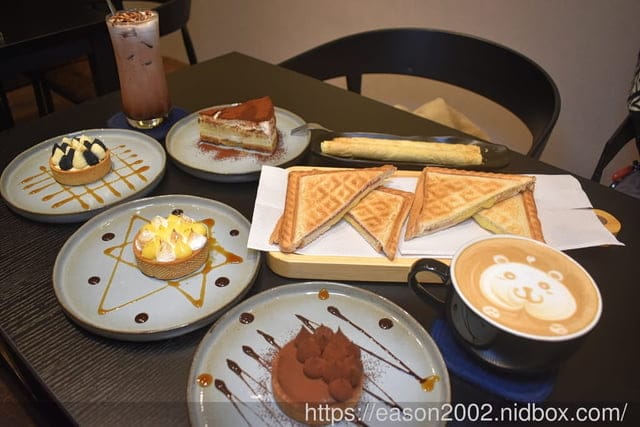 台中西屯區 精品咖啡 手作甜點 | 湮云 Lostcloud Cafe 復古收音機的主題咖啡廳 安靜舒適的空間，合適讀書、聊天、辦公、洽談工作、公司行號包場開會