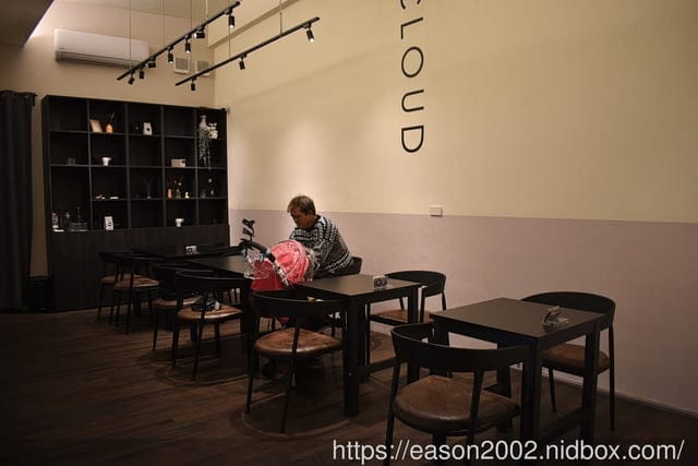 台中西屯區 精品咖啡 手作甜點 | 湮云 Lostcloud Cafe 復古收音機的主題咖啡廳 安靜舒適的空間，合適讀書、聊天、辦公、洽談工作、公司行號包場開會