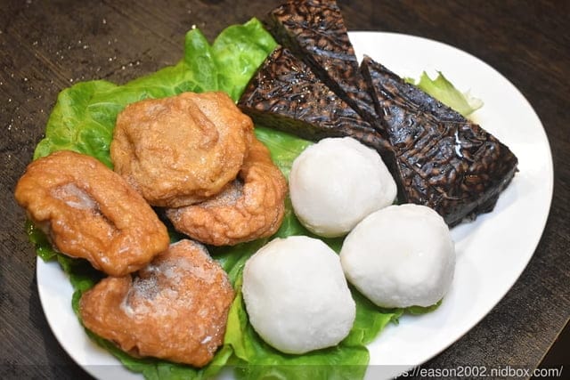三重麻辣鴛鴦鍋推薦 | 崔記麻辣鴛鴦三重店 麻辣夢幻果凍鴨血＆香嫩豆腐 手工沙茶 天然食材熬製而成的湯底，還可以拿來煮粥