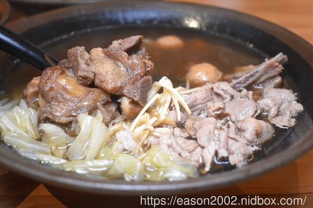 新莊美食 | 蜀羊-一碗小羊肉 新莊宏匯廣場7樓美食街 湯頭清甜甘醇 羊肉肉質軟嫩 吃起來沒有羊騷味