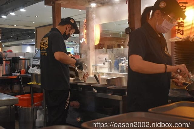 新莊美食 | 蜀羊-一碗小羊肉 新莊宏匯廣場7樓美食街 湯頭清甜甘醇 羊肉肉質軟嫩 吃起來沒有羊騷味
