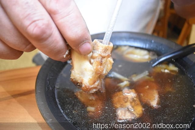 新莊美食 | 蜀羊-一碗小羊肉 新莊宏匯廣場7樓美食街 湯頭清甜甘醇 羊肉肉質軟嫩 吃起來沒有羊騷味