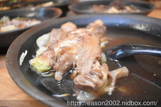 新莊美食 | 蜀羊-一碗小羊肉 新莊宏匯廣場7樓美食街 湯頭清甜甘醇 羊肉肉質軟嫩 吃起來沒有羊騷味