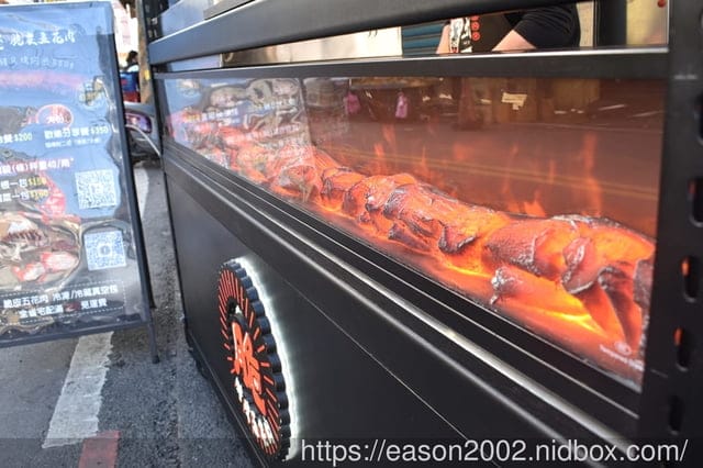羅東外帶美食 | 太一脆皮五花肉-羅東店 嚴選台灣五花豬肉，獨家醃漬工法，精心爐烤金黃酥脆，四種不同風味佐料，蹦出驚奇脆皮新滋味