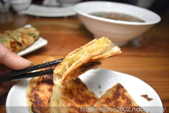 新北板橋巷弄美食 | 板凳麵 手工現擀的眷村美食 捲餅Q彈有勁 份量飽足 招牌炙燒牛五花湯 濃郁醇厚
