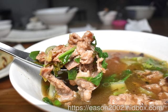 新北板橋巷弄美食 | 板凳麵 手工現擀的眷村美食 捲餅Q彈有勁 份量飽足 招牌炙燒牛五花湯 濃郁醇厚
